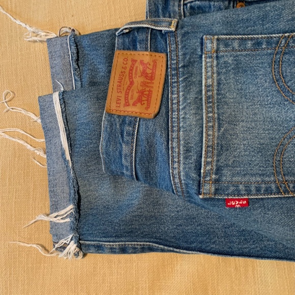 Levi's Wedgie Fit Womens' Size 27 Dark/Medium Wash - Picture 3 of 7